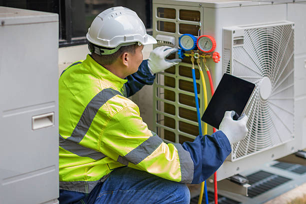 Professional Ac Installation technician working in Mill City, OR